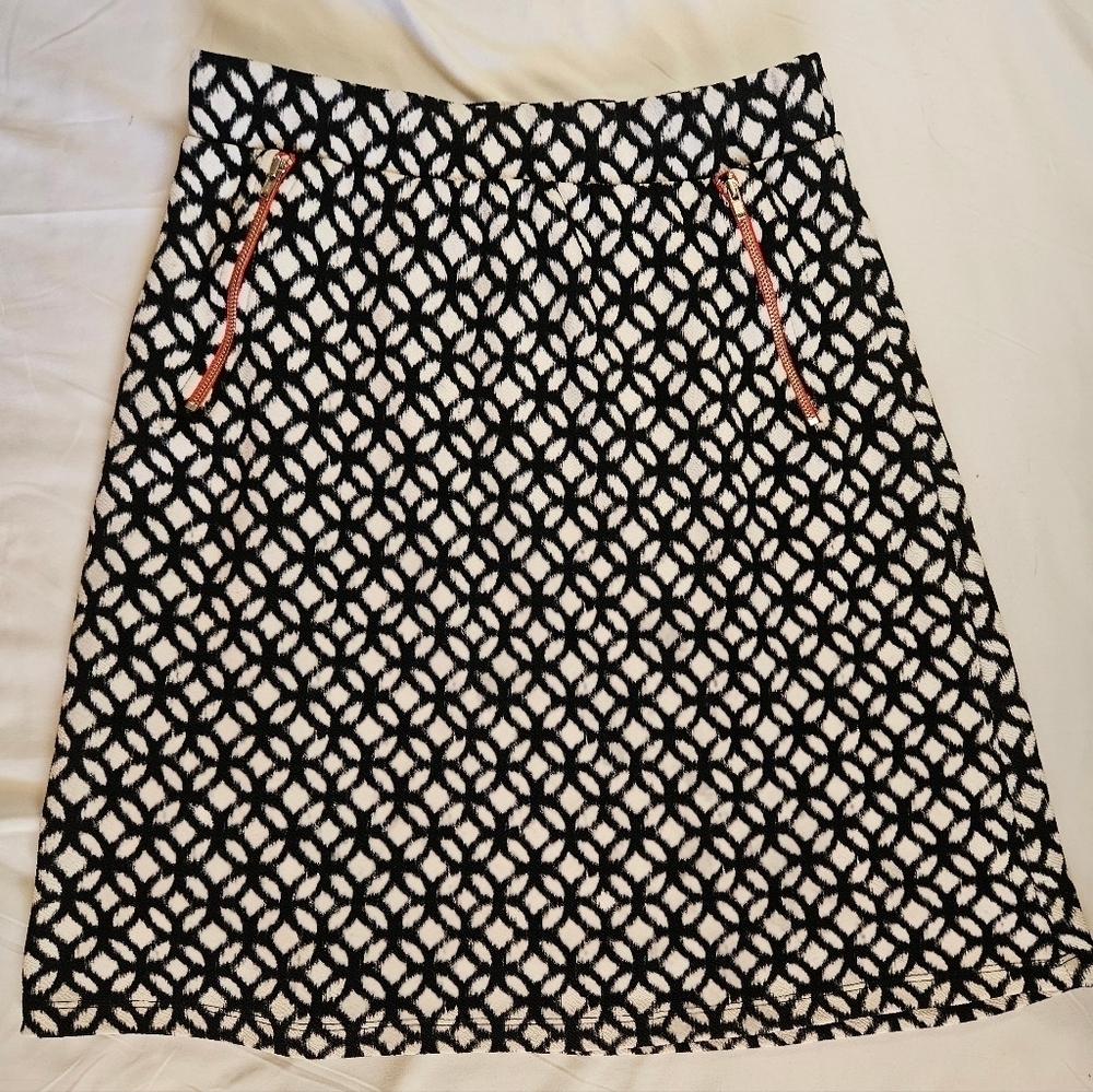 Le Lis Juniors White And Black Pull On Skirt With Faux Pockets Size Medium